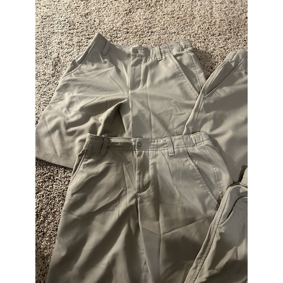 Four Pairs Of Under Armour Khaki Shorts Size Youth Medium - Picture 4 of 5